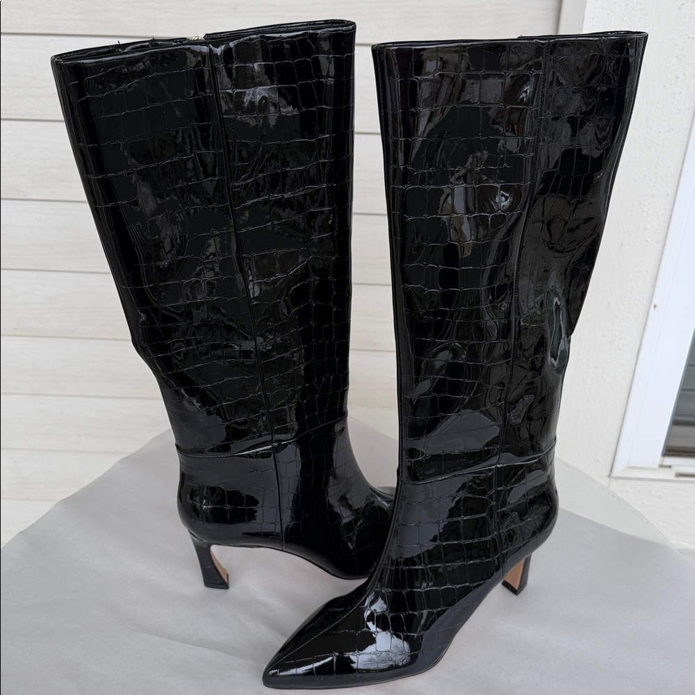 New- Vince Camuto Darisa black croc embossed knee high croc print boots. Size 7